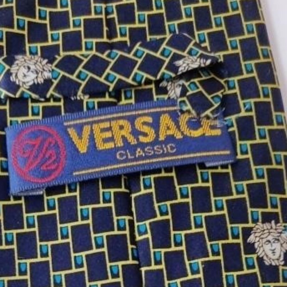 VERSACE Medusa Head V2 Classic 100% Italian silk men’s neck tie - Picture 2 of 3